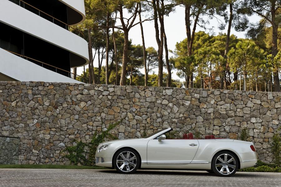  Bentley Continental GTC 2011 года  (фото 8 из 167)